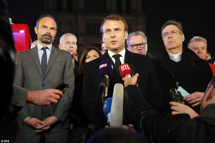 Tổng thống Pháp Emmanuel Macron: Chúng tôi sẽ xây dựng lại Nhà thờ Đức Bà Paris - Ảnh 1. Tổng thống Pháp Emmanuel Macron: Chúng tôi sẽ xây dựng lại Nhà thờ Đức Bà Paris - Ảnh 1.