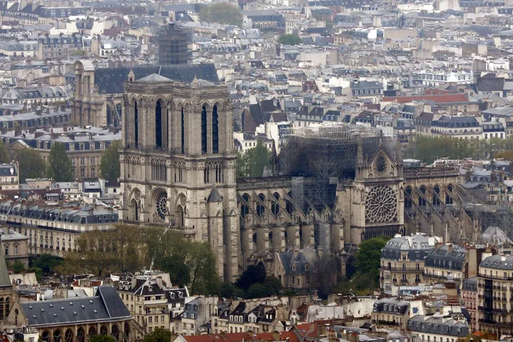 Nhà thờ Đức Bà Paris tan hoang sau vụ cháy kinh hoàng, có thể mất nhiều năm mới phục dựng xong - Ảnh 7. Nhà thờ Đức Bà Paris tan hoang sau vụ cháy kinh hoàng, có thể mất nhiều năm mới phục dựng xong - Ảnh 7.