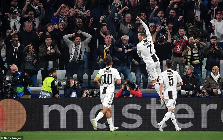 UEFA Champions League: Ronaldo ghi bàn, Juventus vẫn dừng bước trước Ajax - Ảnh 2. UEFA Champions League: Ronaldo ghi bàn, Juventus vẫn dừng bước trước Ajax - Ảnh 2.