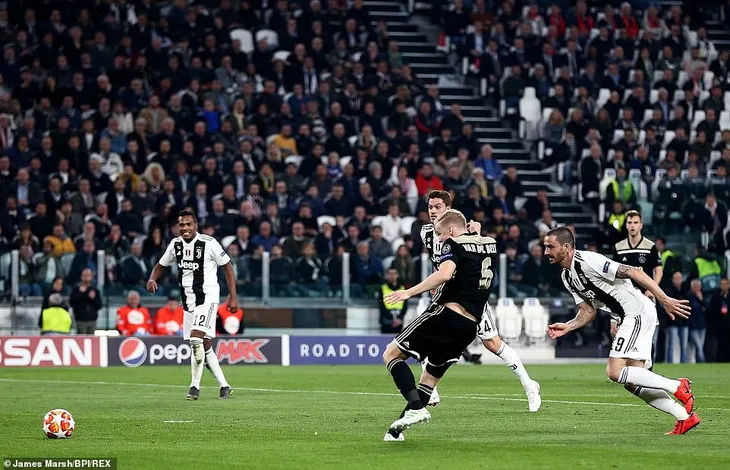 UEFA Champions League: Ronaldo ghi bàn, Juventus vẫn dừng bước trước Ajax - Ảnh 3. UEFA Champions League: Ronaldo ghi bàn, Juventus vẫn dừng bước trước Ajax - Ảnh 3.