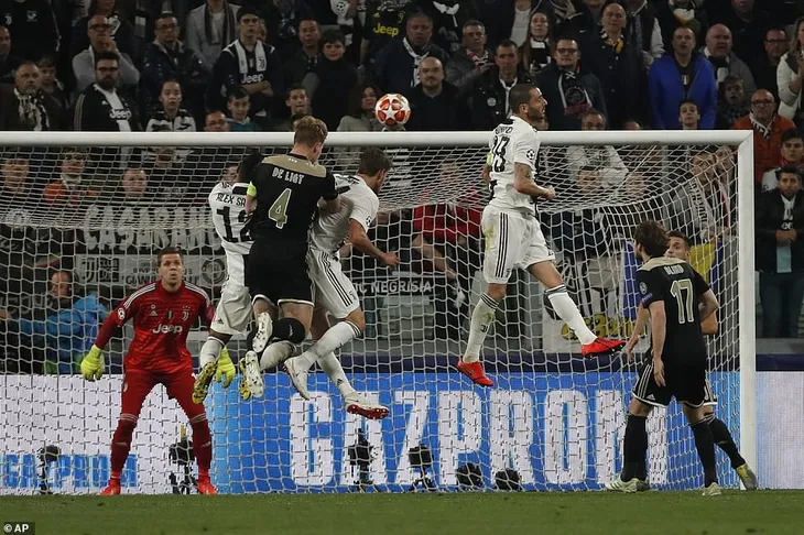 UEFA Champions League: Ronaldo ghi bàn, Juventus vẫn dừng bước trước Ajax - Ảnh 5. UEFA Champions League: Ronaldo ghi bàn, Juventus vẫn dừng bước trước Ajax - Ảnh 5.