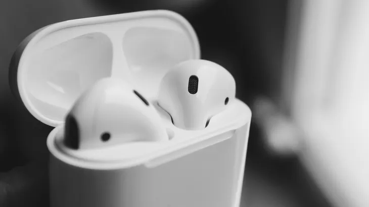 Microsoft chuẩn bị ra tai nghe để đấu AirPods của Apple - Ảnh 2. Microsoft chuẩn bị ra tai nghe để đấu AirPods của Apple - Ảnh 2.