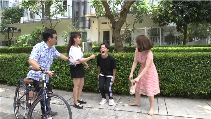 Gia đình 4.0: Anh Sáng (NSƯT Đức Khuê) mời thầy cúng về chữa bệnh trầm cảm cho con trai - Ảnh 6.