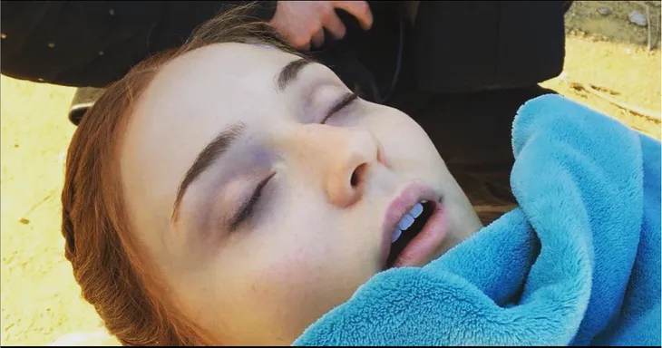 Trò chơi vương quyền phần 8: Sophie Turner tung hoả mù khiến fan bấn loạn - Ảnh 1. Trò chơi vương quyền phần 8: Sophie Turner tung hoả mù khiến fan bấn loạn - Ảnh 1.