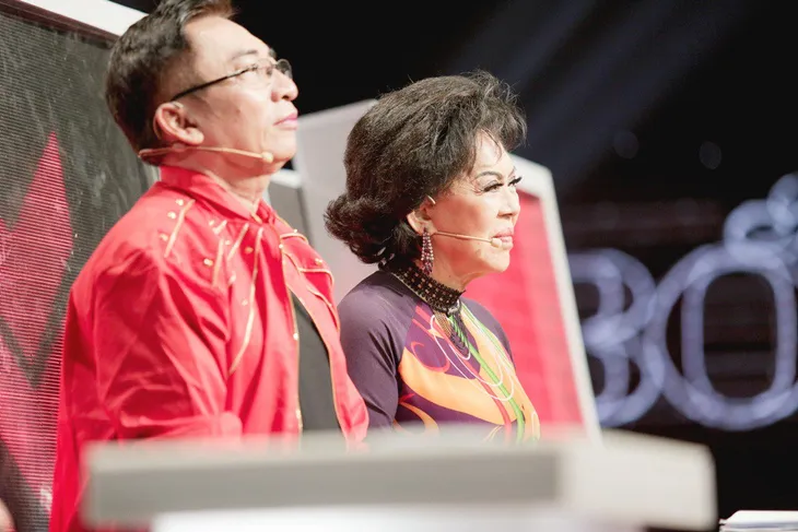 Thần tượng Bolero: Giọng ca khiếm thị khiến Đình Văn - Giao Linh rưng rưng nước mắt - Ảnh 2. Thần tượng Bolero: Giọng ca khiếm thị khiến Đình Văn - Giao Linh rưng rưng nước mắt - Ảnh 2.