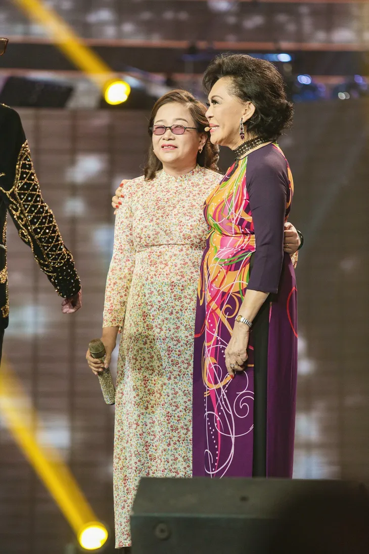 Thần tượng Bolero: Giọng ca khiếm thị khiến Đình Văn - Giao Linh rưng rưng nước mắt - Ảnh 1. Thần tượng Bolero: Giọng ca khiếm thị khiến Đình Văn - Giao Linh rưng rưng nước mắt - Ảnh 1.