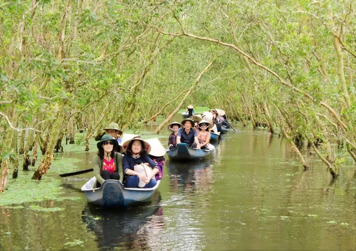 Du lịch Hè: Nhu cầu tăng mạnh, các hãng chạy đua khuyến mãi - Ảnh 1. Du lịch Hè: Nhu cầu tăng mạnh, các hãng chạy đua khuyến mãi - Ảnh 1.