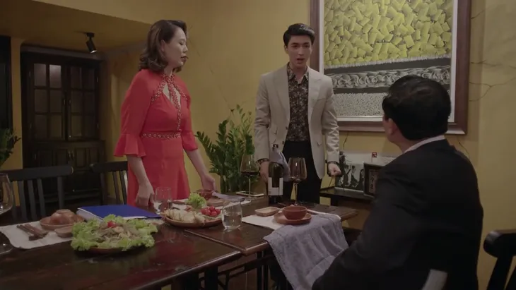 Những cô gái trong thành phố - Tập 29: Bị sỉ nhục phục vụ chị Xuân cả ngày lẫn đêm, Tùng cho đối tác ăn đấm? - Ảnh 1. Những cô gái trong thành phố - Tập 29: Bị sỉ nhục phục vụ chị Xuân cả ngày lẫn đêm, Tùng cho đối tác ăn đấm? - Ảnh 1.