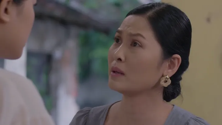 Những cô gái trong thành phố - Tập 29: Mai quỳ xin không bán con, liệu chị Thuận có đồng ý? - Ảnh 3. Những cô gái trong thành phố - Tập 29: Mai quỳ xin không bán con, liệu chị Thuận có đồng ý? - Ảnh 3.