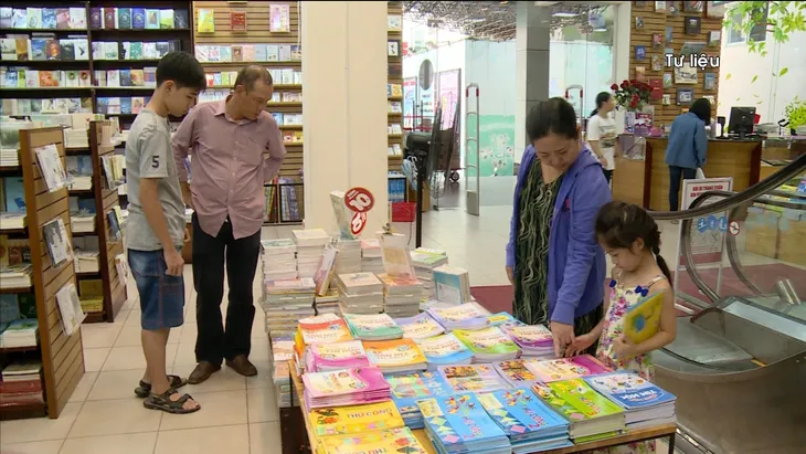 Yêu cầu thanh, kiểm tra việc trang bị sách giáo khoa và tài liệu tham khảo - Ảnh 1. Yêu cầu thanh, kiểm tra việc trang bị sách giáo khoa và tài liệu tham khảo - Ảnh 1.