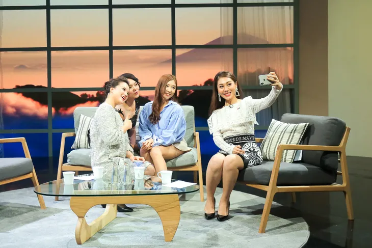 Những người phụ nữ có gu - tháng 4: Phụ nữ làm gì khi xuất hiện hồ ly tinh? - Ảnh 2. Những người phụ nữ có gu - tháng 4: Phụ nữ làm gì khi xuất hiện hồ ly tinh? - Ảnh 2.