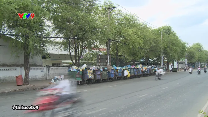 TP. Cần Thơ: Khu tưởng niệm, trường học thành nơi tập kết rác - Ảnh 3. TP. Cần Thơ: Khu tưởng niệm, trường học thành nơi tập kết rác - Ảnh 3.