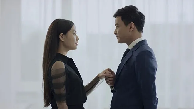 Mê cung - Tập 1: Háo hức trong ngày kỷ niệm tình yêu, Lam Anh (Hoàng Thùy Linh) lại bị bạn trai Khánh (Hồng Đăng) cho leo cây - Ảnh 1. Mê cung - Tập 1: Háo hức trong ngày kỷ niệm tình yêu, Lam Anh (Hoàng Thùy Linh) lại bị bạn trai Khánh (Hồng Đăng) cho leo cây - Ảnh 1.
