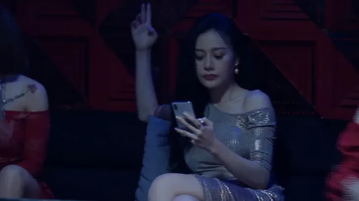 Nàng dâu order - Tập 6: Vy (Phương Oanh) trơ trẽn dùng clip nóng tống tiền Phong (Thanh Sơn) - Ảnh 5. Nàng dâu order - Tập 6: Vy (Phương Oanh) trơ trẽn dùng clip nóng tống tiền Phong (Thanh Sơn) - Ảnh 5.