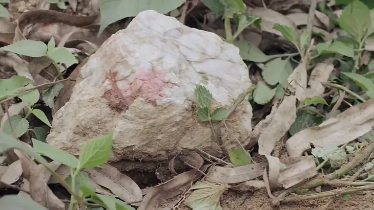Mê cung - Tập 1: Háo hức trong ngày kỷ niệm tình yêu, Lam Anh (Hoàng Thùy Linh) lại bị bạn trai Khánh (Hồng Đăng) cho leo cây - Ảnh 8. Mê cung - Tập 1: Háo hức trong ngày kỷ niệm tình yêu, Lam Anh (Hoàng Thùy Linh) lại bị bạn trai Khánh (Hồng Đăng) cho leo cây - Ảnh 8.
