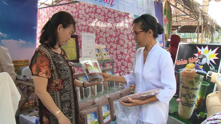 Chợ phiên kết nối nông sản an toàn - Ảnh 2. Chợ phiên kết nối nông sản an toàn - Ảnh 2.