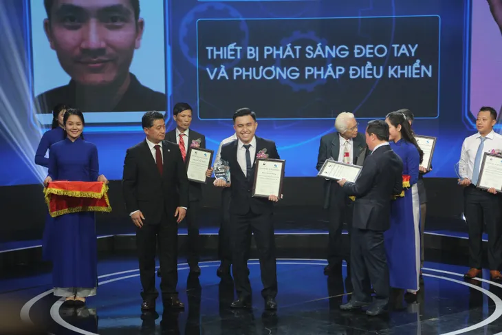 Cụ ông 83 tuổi giành giải Nhất cuộc thi Sáng chế 2018 - Ảnh 5. Cụ ông 83 tuổi giành giải Nhất cuộc thi Sáng chế 2018 - Ảnh 5.