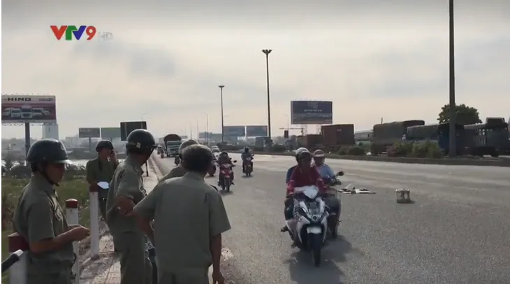 Bình Dương: Tông đuôi xe container, một nam thanh niên tử vong - Ảnh 1. Bình Dương: Tông đuôi xe container, một nam thanh niên tử vong - Ảnh 1.