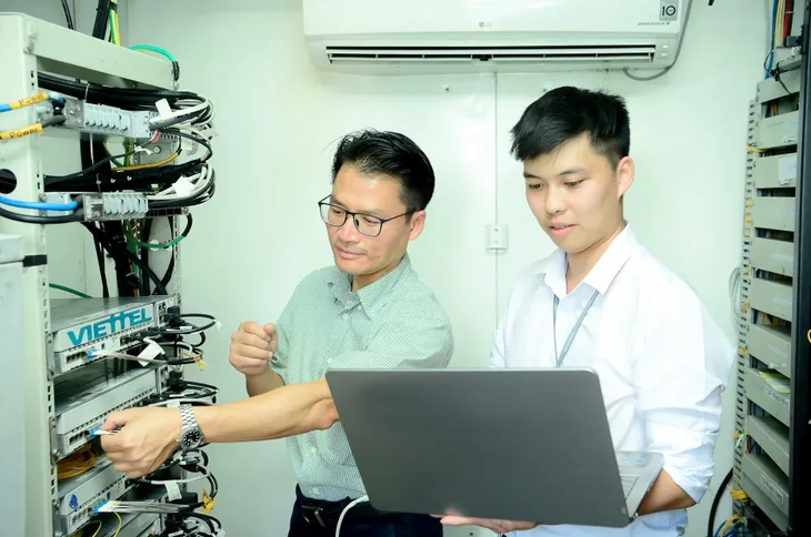 Viettel phát sóng trạm 5G đầu tiên của Việt Nam - Ảnh 1. Viettel phát sóng trạm 5G đầu tiên của Việt Nam - Ảnh 1.