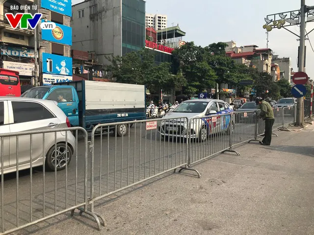 Cửa ngõ Hà Nội đông nghẹt, bến xe ùn ứ trước ngày nghỉ lễ 30/4 -1/5 - Ảnh 6. Cửa ngõ Hà Nội đông nghẹt, bến xe ùn ứ trước ngày nghỉ lễ 30/4 -1/5 - Ảnh 6.
