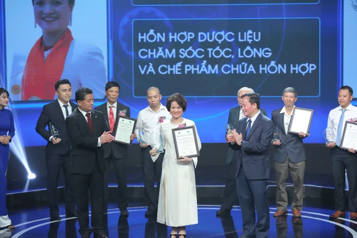 Sao Thái Dương gây tiếng vang tại Cuộc thi Sáng chế 2018 với dược liệu chăm sóc tóc - Ảnh 1.
