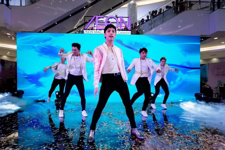 Hàng ngàn người choáng ngợp trước AEON MALL Tân Phú Celadon phiên bản “Double Size” - Ảnh 3. Hàng ngàn người choáng ngợp trước AEON MALL Tân Phú Celadon phiên bản “Double Size” - Ảnh 3.