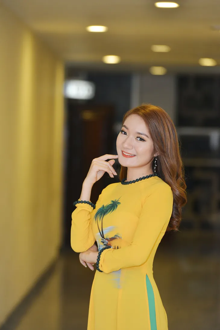 MC Trịnh Vân Anh khoe nét đẹp dịu dàng - Ảnh 1. MC Trịnh Vân Anh khoe nét đẹp dịu dàng - Ảnh 1.