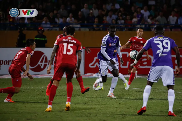 ẢNH: Thắng tối thiểu CLB TP HCM, CLB Hà Nội vươn lên dẫn đầu BXH V.League - Ảnh 1. ẢNH: Thắng tối thiểu CLB TP HCM, CLB Hà Nội vươn lên dẫn đầu BXH V.League - Ảnh 1.