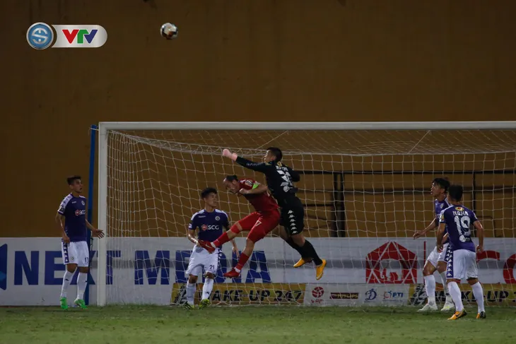 ẢNH: Thắng tối thiểu CLB TP HCM, CLB Hà Nội vươn lên dẫn đầu BXH V.League - Ảnh 10. ẢNH: Thắng tối thiểu CLB TP HCM, CLB Hà Nội vươn lên dẫn đầu BXH V.League - Ảnh 10.