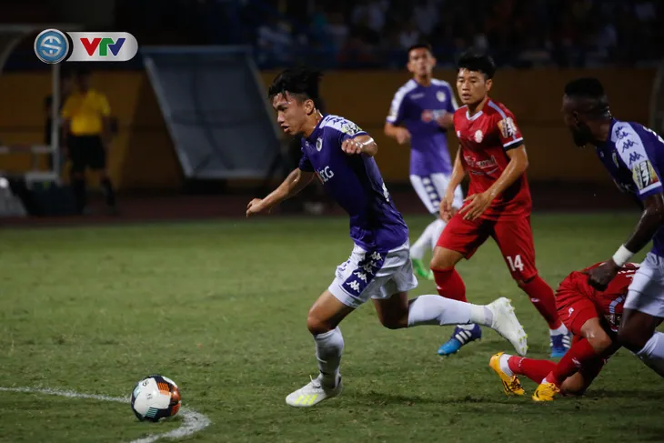 ẢNH: Thắng tối thiểu CLB TP HCM, CLB Hà Nội vươn lên dẫn đầu BXH V.League - Ảnh 4. ẢNH: Thắng tối thiểu CLB TP HCM, CLB Hà Nội vươn lên dẫn đầu BXH V.League - Ảnh 4.