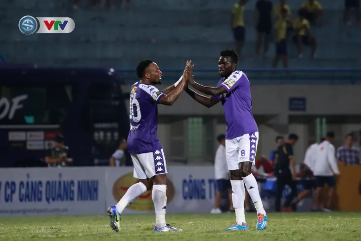 ẢNH: Thắng tối thiểu CLB TP HCM, CLB Hà Nội vươn lên dẫn đầu BXH V.League - Ảnh 21. ẢNH: Thắng tối thiểu CLB TP HCM, CLB Hà Nội vươn lên dẫn đầu BXH V.League - Ảnh 21.