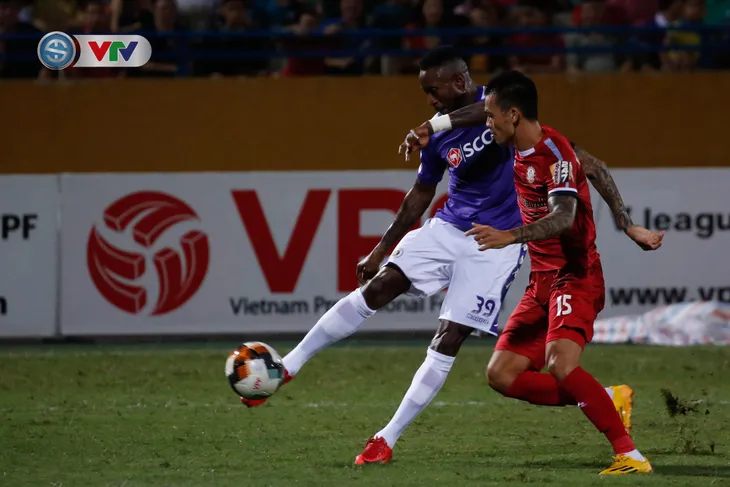 ẢNH: Thắng tối thiểu CLB TP HCM, CLB Hà Nội vươn lên dẫn đầu BXH V.League - Ảnh 5. ẢNH: Thắng tối thiểu CLB TP HCM, CLB Hà Nội vươn lên dẫn đầu BXH V.League - Ảnh 5.