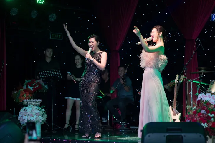 Nguyễn Hồng Nhung nồng nàn cùng Lệ Quyên trên sân khấu - Ảnh 1. Nguyễn Hồng Nhung nồng nàn cùng Lệ Quyên trên sân khấu - Ảnh 1.