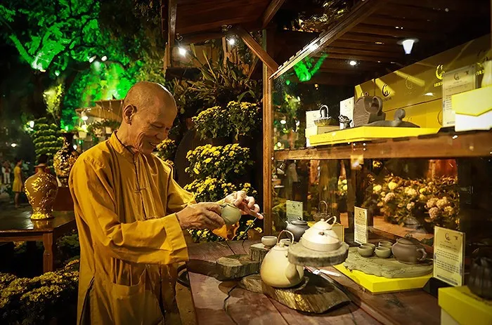 Gốm Hương Sa sự giao thoa văn hóa Hà Nội – Huế ra mắt công chúng tại Festival Huế 2019 - Ảnh 4. Gốm Hương Sa sự giao thoa văn hóa Hà Nội – Huế ra mắt công chúng tại Festival Huế 2019 - Ảnh 4.