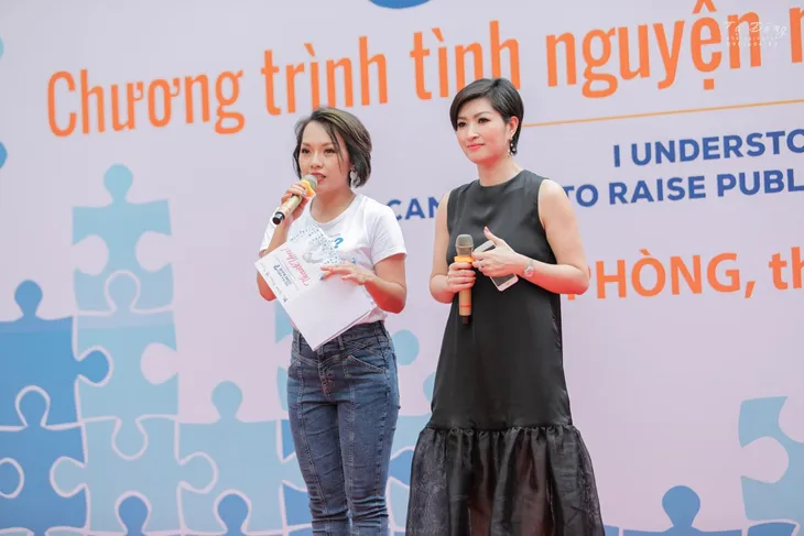 Nguyễn Hồng Nhung xúc động khi chăm sóc những đứa trẻ tự kỷ giống con mình - Ảnh 1. Nguyễn Hồng Nhung xúc động khi chăm sóc những đứa trẻ tự kỷ giống con mình - Ảnh 1.