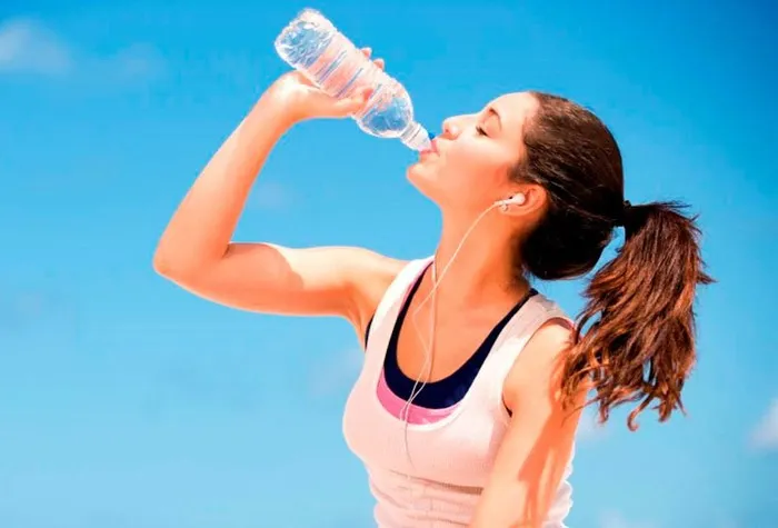 Tác hại khôn lường khi uống nước lạnh ngày nóng - Ảnh 5. Tác hại khôn lường khi uống nước lạnh ngày nóng - Ảnh 5.