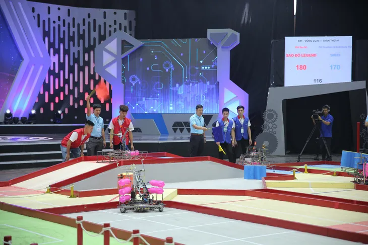 Robocon Việt Nam 2019: Nghẹt thở đến những giây cuối cùng - Ảnh 4. Robocon Việt Nam 2019: Nghẹt thở đến những giây cuối cùng - Ảnh 4.