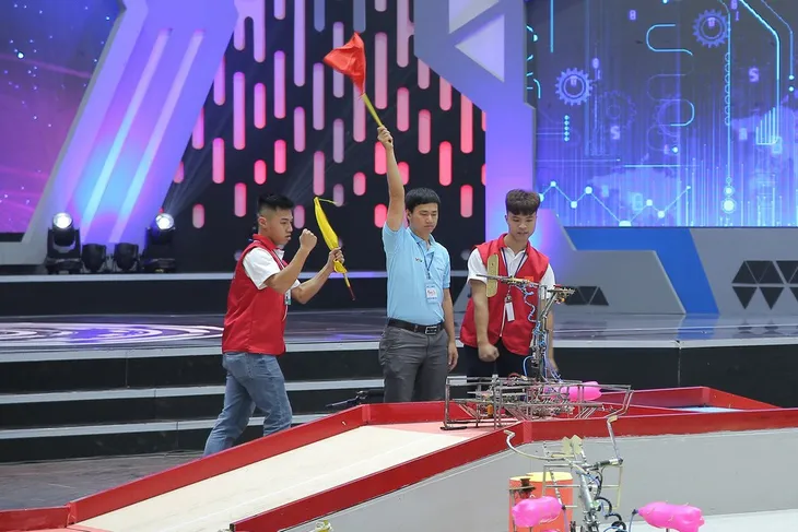 Robocon Việt Nam 2019: Nghẹt thở đến những giây cuối cùng - Ảnh 6. Robocon Việt Nam 2019: Nghẹt thở đến những giây cuối cùng - Ảnh 6.