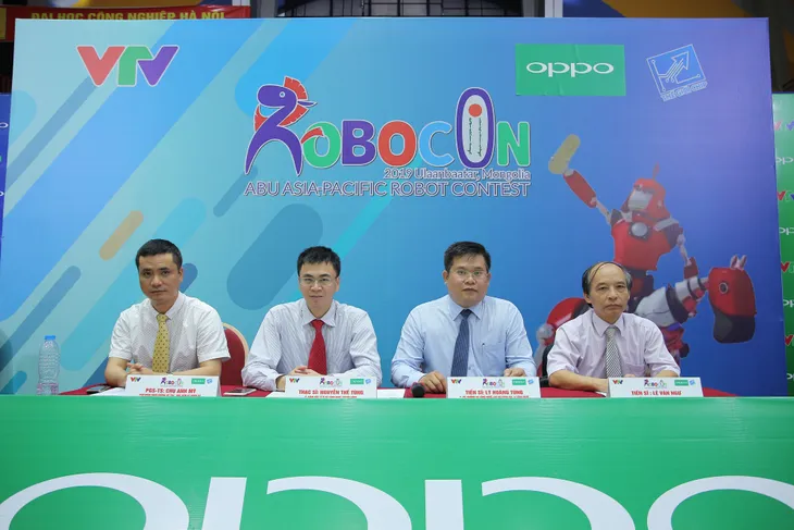 Những người làm nên vòng loại Robocon Việt Nam 2019 khu vực phía Bắc - Ảnh 2. Những người làm nên vòng loại Robocon Việt Nam 2019 khu vực phía Bắc - Ảnh 2.