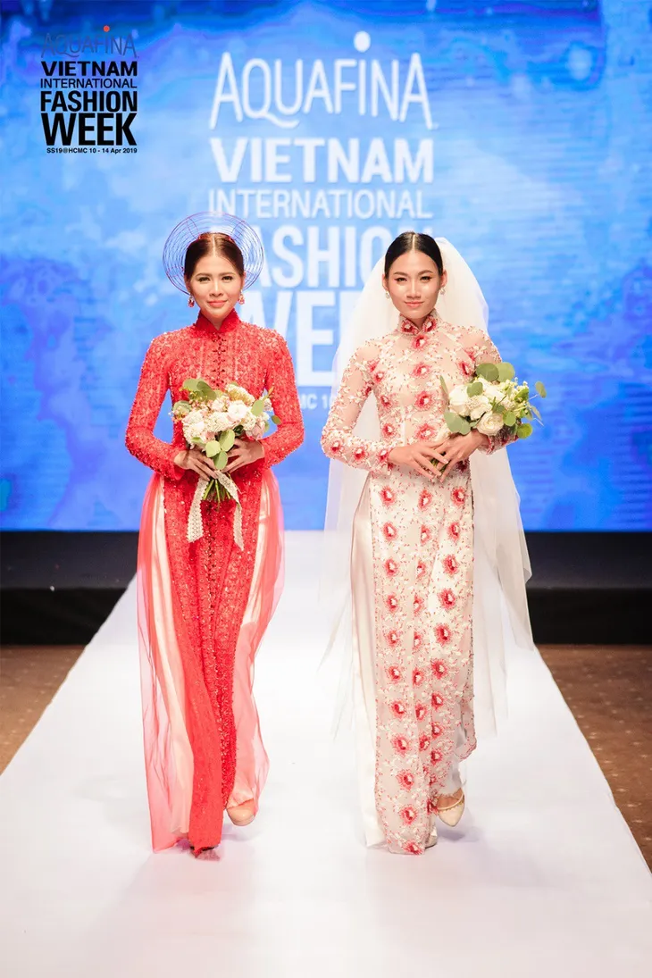 Nhiều NTK, thương hiệu thời trang đình đám tham dự Tuần lễ thời trang quốc tế Việt Nam Xuân - Hè 2019 - Ảnh 6. Nhiều NTK, thương hiệu thời trang đình đám tham dự Tuần lễ thời trang quốc tế Việt Nam Xuân - Hè 2019 - Ảnh 6.