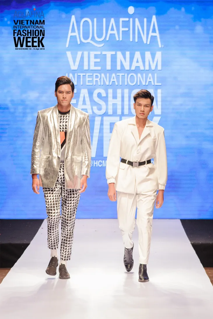 Nhiều NTK, thương hiệu thời trang đình đám tham dự Tuần lễ thời trang quốc tế Việt Nam Xuân - Hè 2019 - Ảnh 2. Nhiều NTK, thương hiệu thời trang đình đám tham dự Tuần lễ thời trang quốc tế Việt Nam Xuân - Hè 2019 - Ảnh 2.