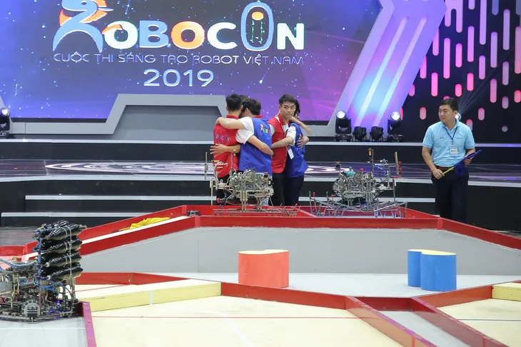 Robocon Đại học Công nghiệp Hà Nội: Ổn định, chính xác, thẳng tiến Hải Dương - Ảnh 17. Robocon Đại học Công nghiệp Hà Nội: Ổn định, chính xác, thẳng tiến Hải Dương - Ảnh 17.