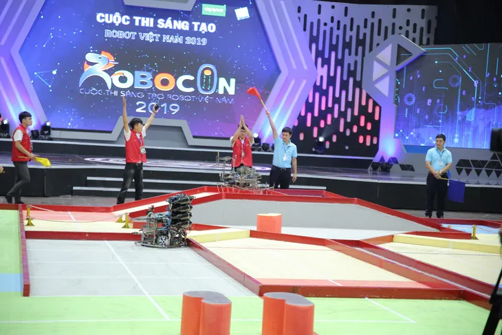Robocon Đại học Công nghiệp Hà Nội: Ổn định, chính xác, thẳng tiến Hải Dương - Ảnh 22. Robocon Đại học Công nghiệp Hà Nội: Ổn định, chính xác, thẳng tiến Hải Dương - Ảnh 22.