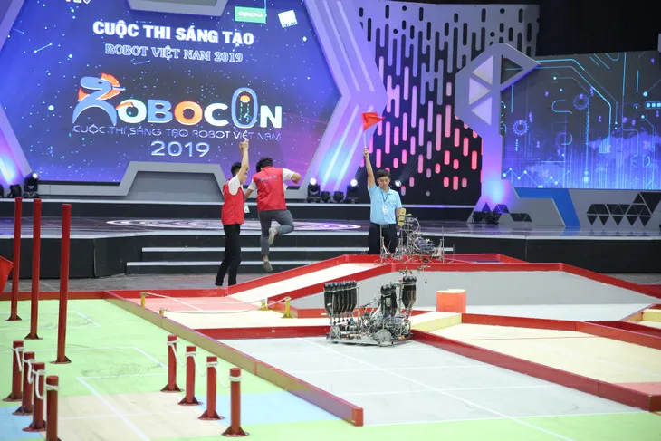 Robocon Đại học Công nghiệp Hà Nội: Ổn định, chính xác, thẳng tiến Hải Dương - Ảnh 51. Robocon Đại học Công nghiệp Hà Nội: Ổn định, chính xác, thẳng tiến Hải Dương - Ảnh 51.