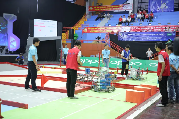 Robocon Đại học Công nghiệp Hà Nội: Ổn định, chính xác, thẳng tiến Hải Dương - Ảnh 76. Robocon Đại học Công nghiệp Hà Nội: Ổn định, chính xác, thẳng tiến Hải Dương - Ảnh 76.