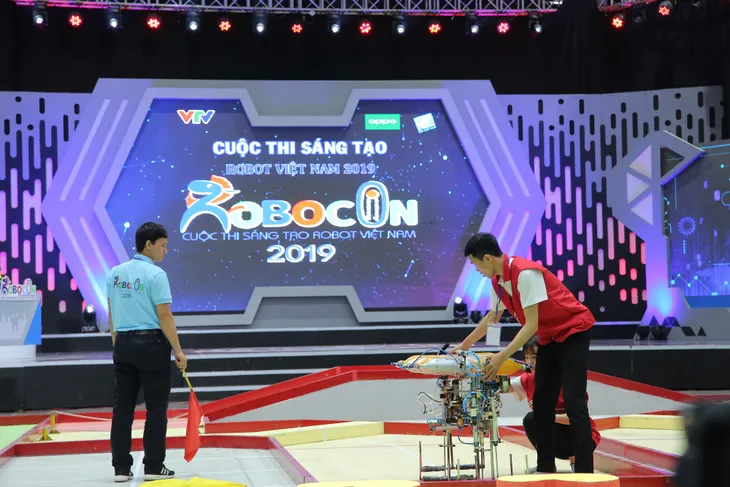 Tiếp bước ĐH Xây Dựng, tân binh Phenikaa giành vé vào chung kết Robocon Việt Nam 2019 - Ảnh 1. Tiếp bước ĐH Xây Dựng, tân binh Phenikaa giành vé vào chung kết Robocon Việt Nam 2019 - Ảnh 1.