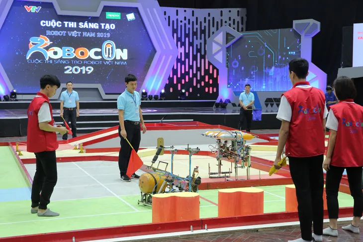 Tiếp bước ĐH Xây Dựng, tân binh Phenikaa giành vé vào chung kết Robocon Việt Nam 2019 - Ảnh 2. Tiếp bước ĐH Xây Dựng, tân binh Phenikaa giành vé vào chung kết Robocon Việt Nam 2019 - Ảnh 2.