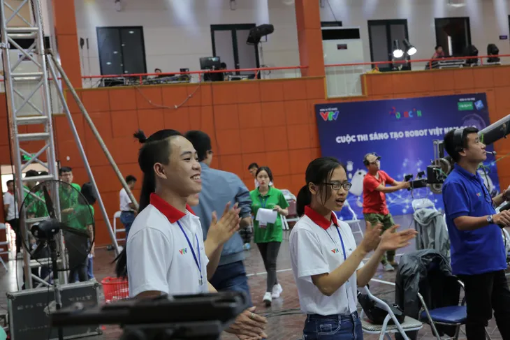 Tiếp bước ĐH Xây Dựng, tân binh Phenikaa giành vé vào chung kết Robocon Việt Nam 2019 - Ảnh 6. Tiếp bước ĐH Xây Dựng, tân binh Phenikaa giành vé vào chung kết Robocon Việt Nam 2019 - Ảnh 6.