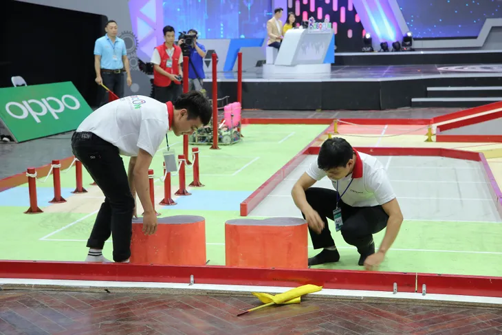 Tiếp bước ĐH Xây Dựng, tân binh Phenikaa giành vé vào chung kết Robocon Việt Nam 2019 - Ảnh 8. Tiếp bước ĐH Xây Dựng, tân binh Phenikaa giành vé vào chung kết Robocon Việt Nam 2019 - Ảnh 8.