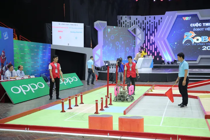 Tiếp bước ĐH Xây Dựng, tân binh Phenikaa giành vé vào chung kết Robocon Việt Nam 2019 - Ảnh 9. Tiếp bước ĐH Xây Dựng, tân binh Phenikaa giành vé vào chung kết Robocon Việt Nam 2019 - Ảnh 9.